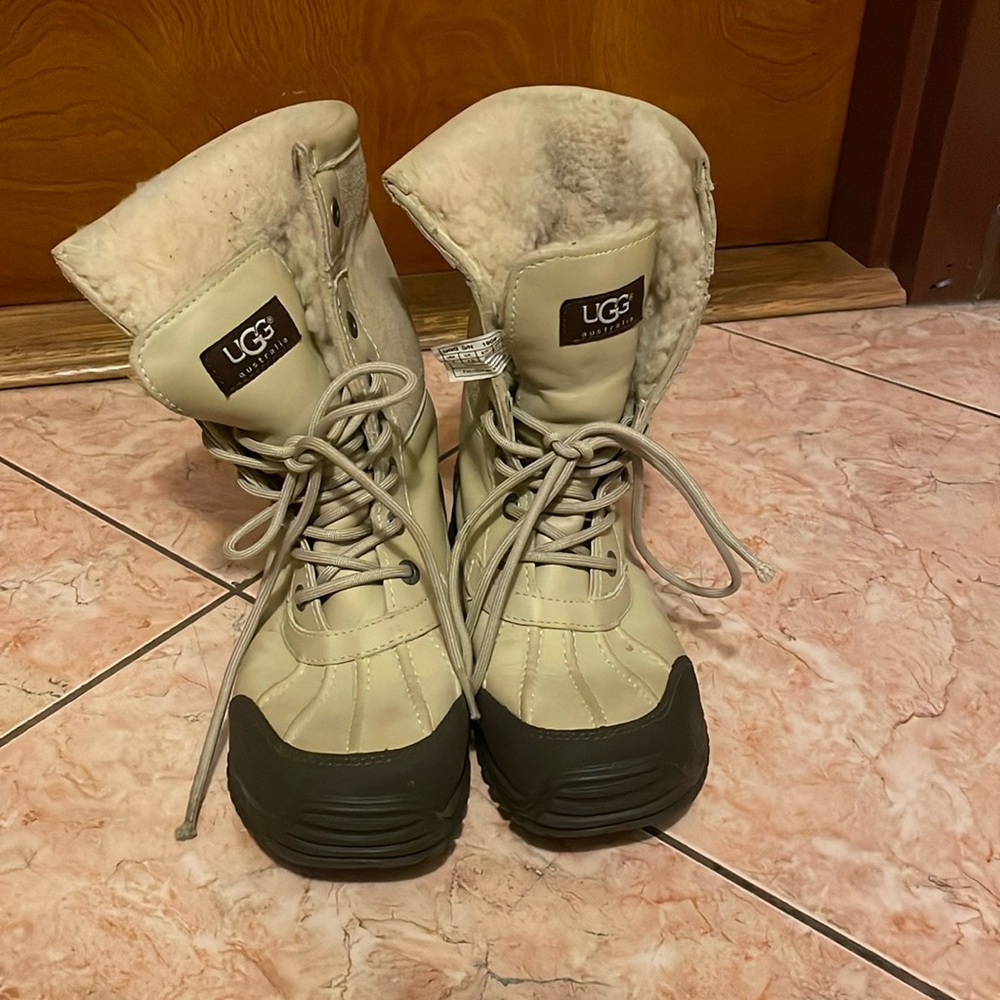 UGG - Women Adirondack Boot